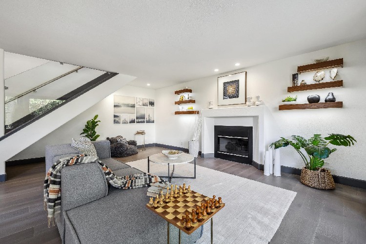 101 Bel Air Rd, Palo Alto, CA 90077